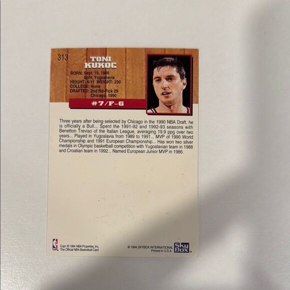 Chicago Bulls Toni Kukoc Rookie Card 50th Anniversary mint condition serial - Picture 4 of 4